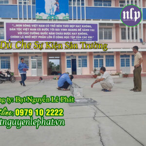 Dù Che Sân Trường Học