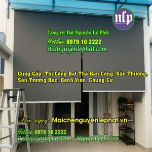 Rèm bạt thả che nắng mưa trước nhà