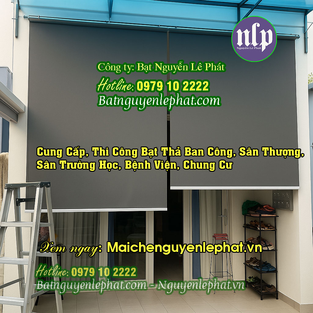 Rèm bạt thả che nắng mưa trước nhà