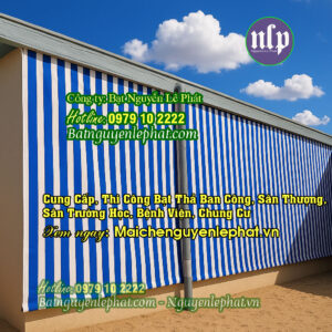 Rèm bạt thả che nắng mưa trước nhà