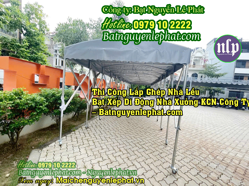 Bạt nhà lều có bánh xe di động tại xưởng cơ khí.